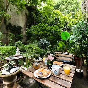 Apartment Un Coin De Paradis Avec Jardin A Montmartre, Paris