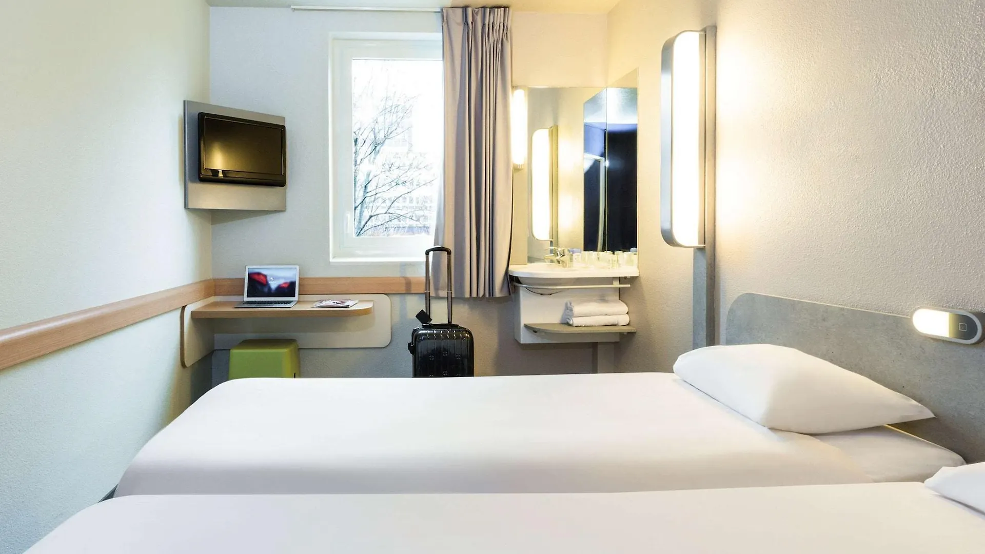 ** Hotel Ibis Budget Paris Porte De Montmartre Saint-Ouen  France