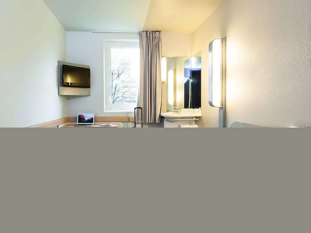 ** Hotel Ibis Budget Paris Porte De Montmartre Saint-Ouen  France